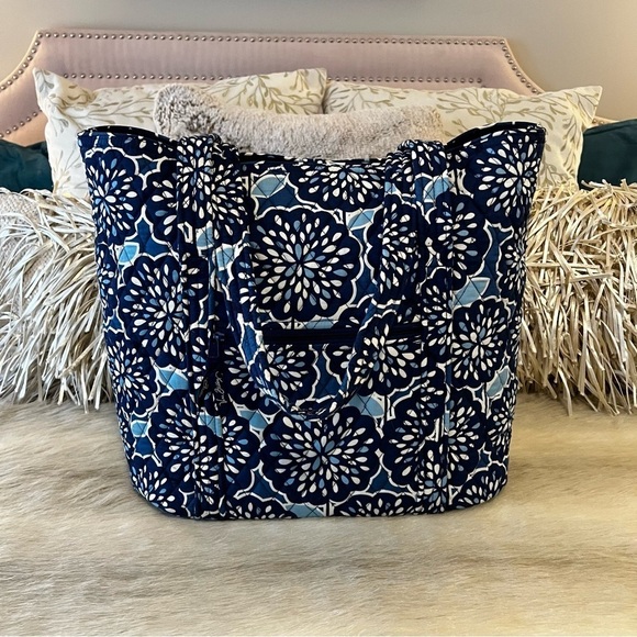 VERA BRADLEY Petal Splash Large Toggle Tote Blue White Bursts 2 Handles Travel - Picture 5 of 12